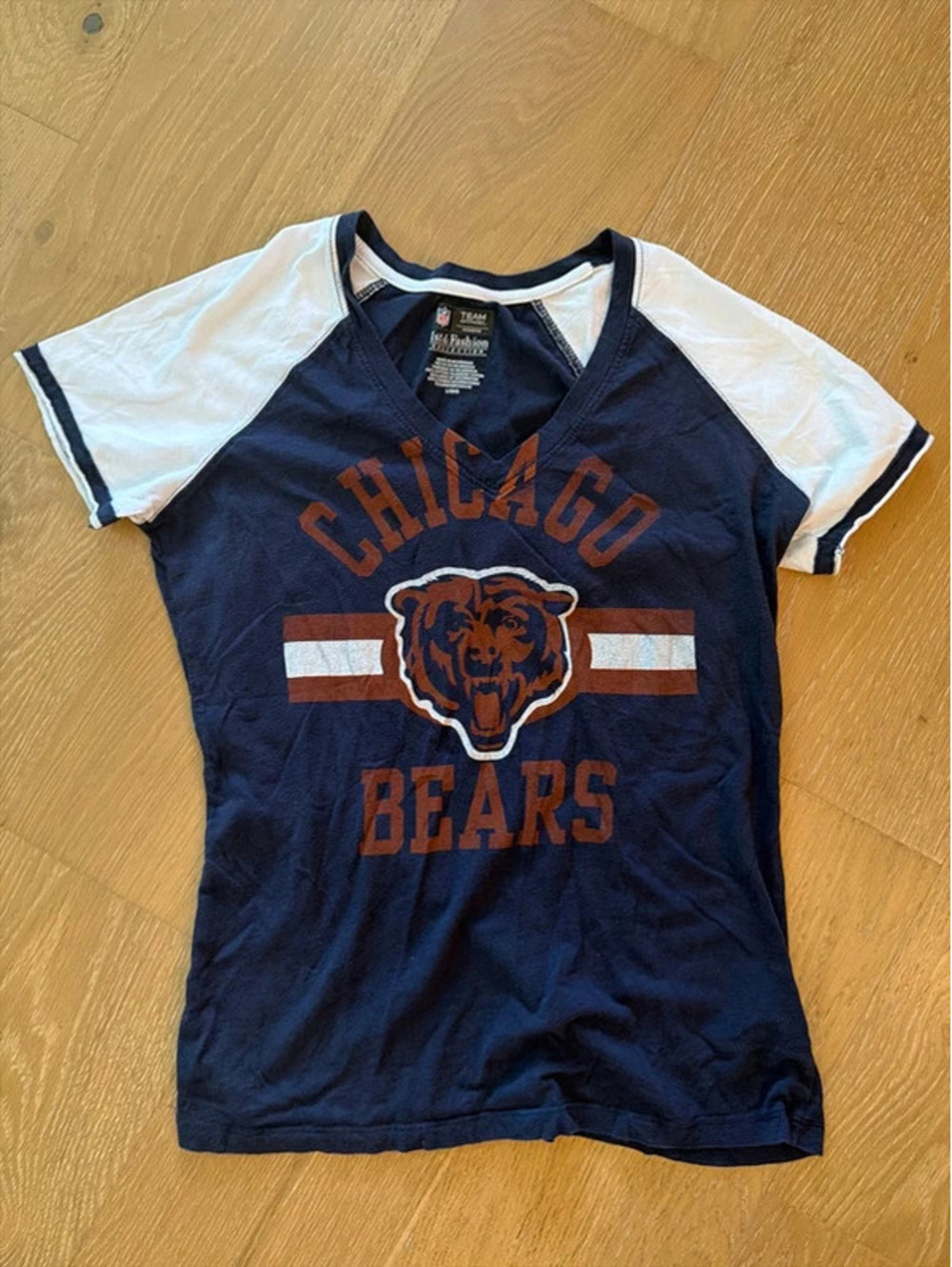 Chicago Bears Women’s Large NFL 1st & Fashion V-Neck Short Sleeve T-Shirt